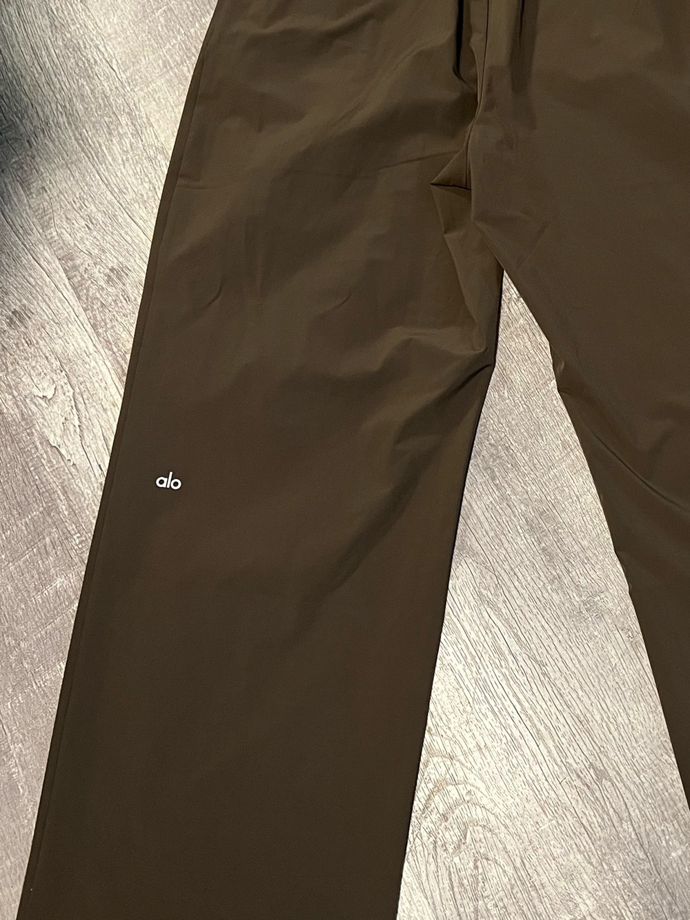 ALO Yoga Olive Wide-Leg Women's Pants - Picture 4 of 7